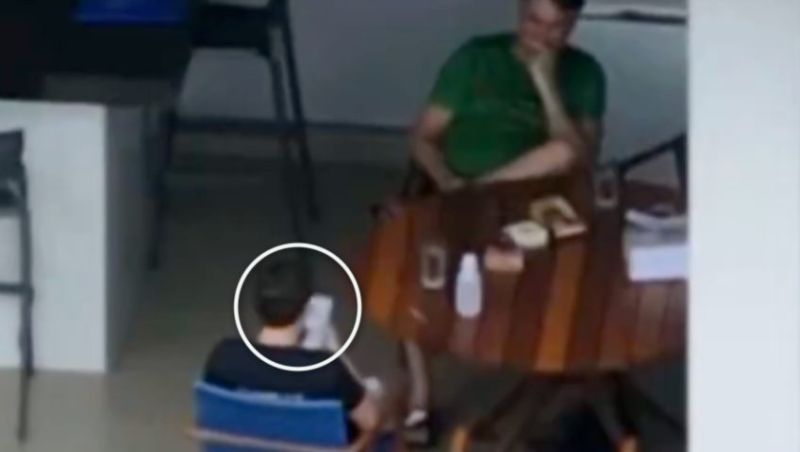 Moraes manda Bolsonaro explicar uso de celular por Nikolas em visita