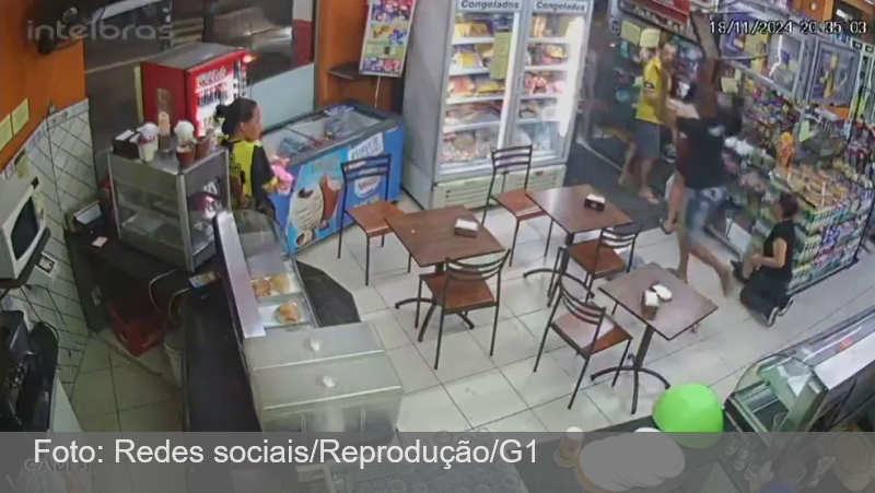 VÍDEO: cliente pega cadeira, corre atrás de ladrões e impede roubo em padaria de BH