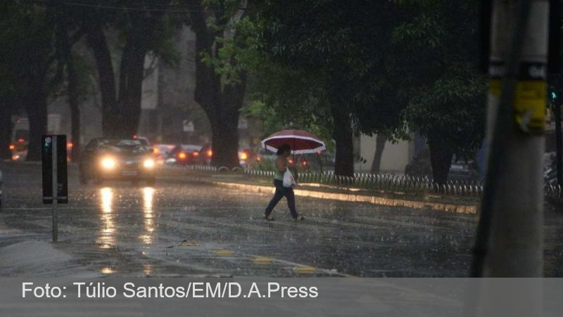 Mais de 300 cidades de Minas estão sob alerta para chuvas fortes