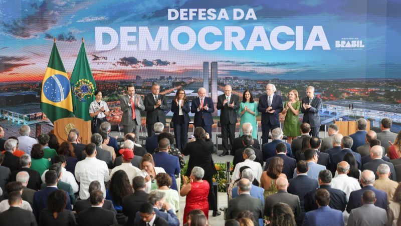 Lula veta PL da Dosimetria, que beneficiaria Bolsonaro e outros condenados por atos golpistas