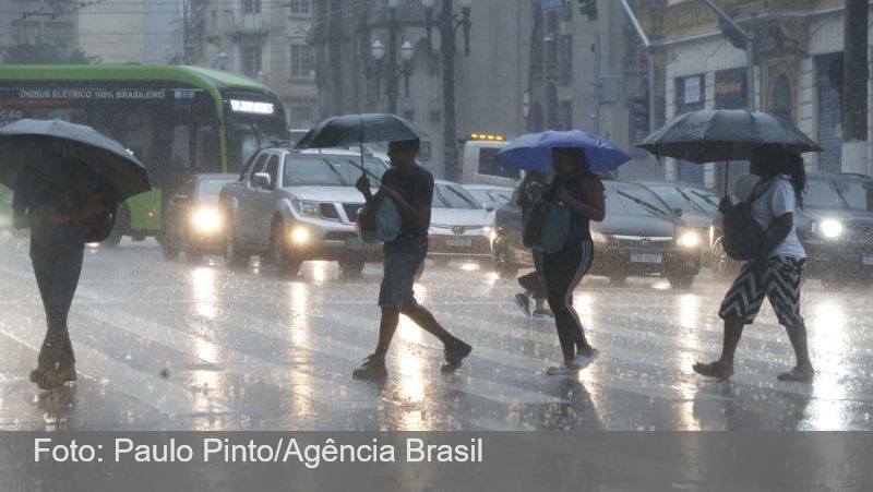 Inmet alerta para chuvas intensas no fim de semana