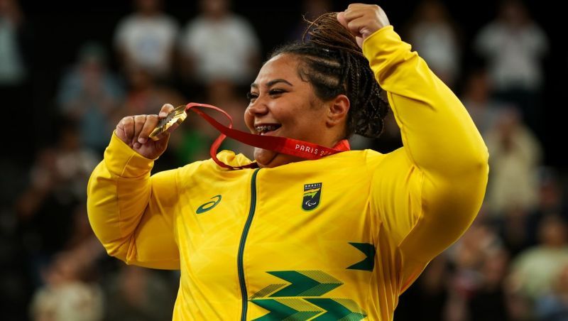 Tayana Medeiros conquista ouro e bate recorde no halterofilismo em Paris 2024