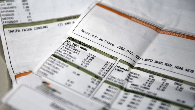 Aneel mantém bandeira vermelha 1 em novembro, e conta de luz segue com cobrança a mais