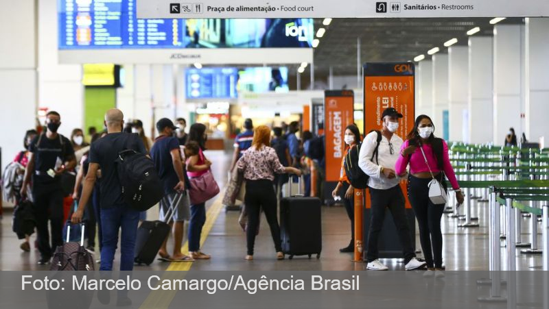 Passageiros reclamam de atrasos e dificuldades em aeroportos