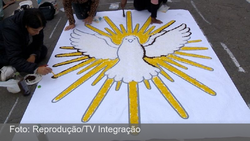 Tradicionais tapetes de Corpus Christi são montados por voluntários em Juiz de Fora e região; FOTOS