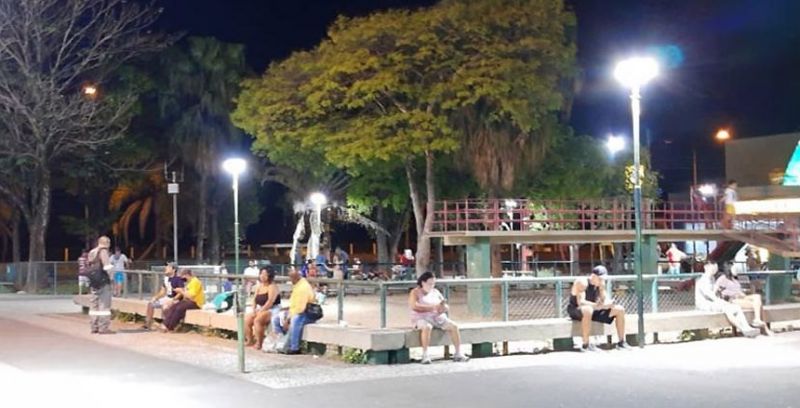 Prefeitura de Juiz de Fora instala nova iluminação a LED na Praça de Benfica