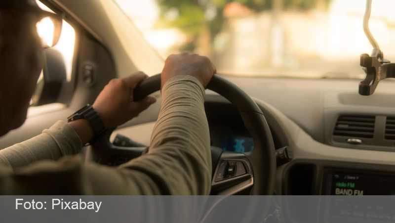 Juiz condena Uber a contratar todos os motoristas e pagar multa de R$ 1 bilhão