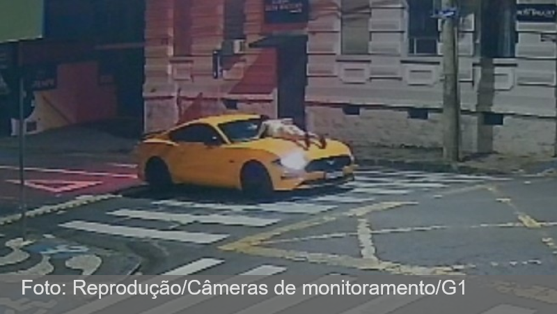 VÍDEO: homem de Mustang atropela a ex e a carrega no capô por ruas do Paraná