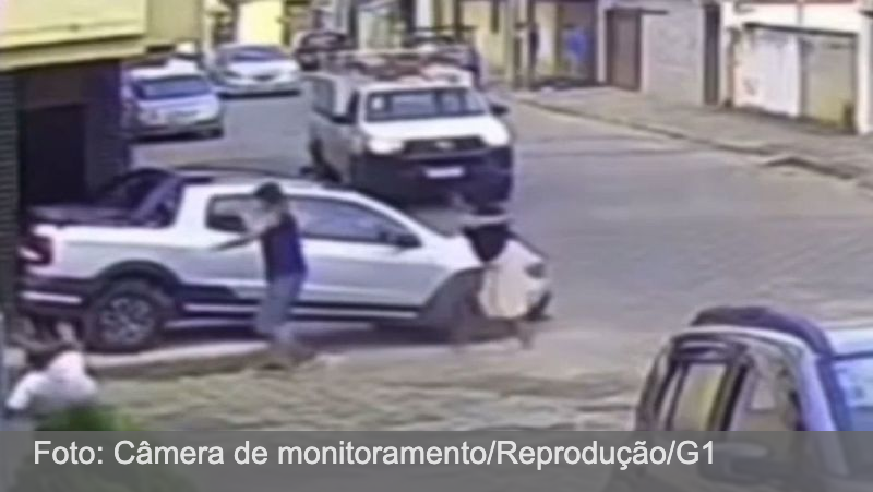VÍDEO: Caminhonete desgovernada em marcha à ré atinge pedestres e mata idosa em Viçosa