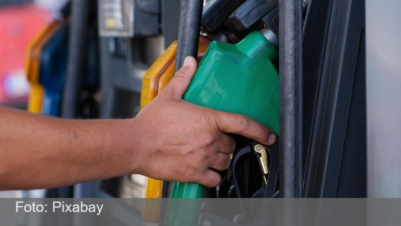 Petrobras anuncia aumento na gasolina, mas subsídio reduz impacto para R$ 0,04 por litro