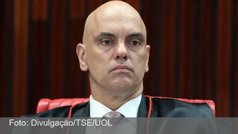 Moraes dá 24h para Bolsonaro esclarecer pistola apreendida com segurança