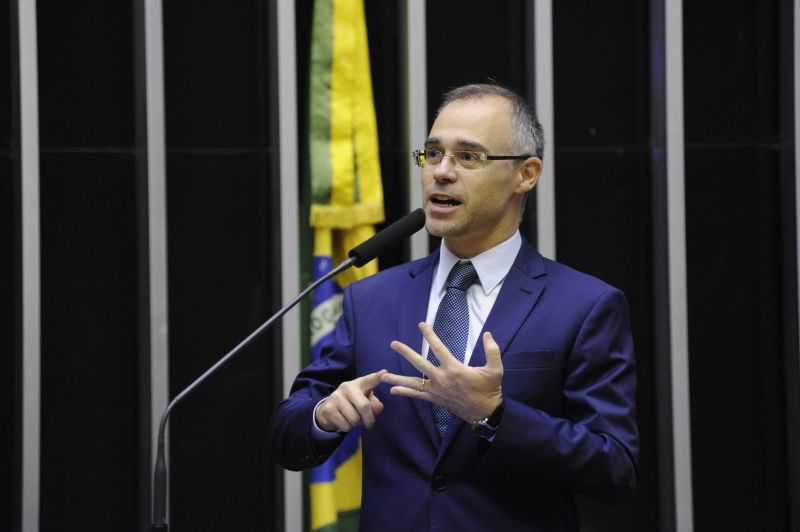 Após problema cardíaco, ministro da Justiça tem alta em Brasília