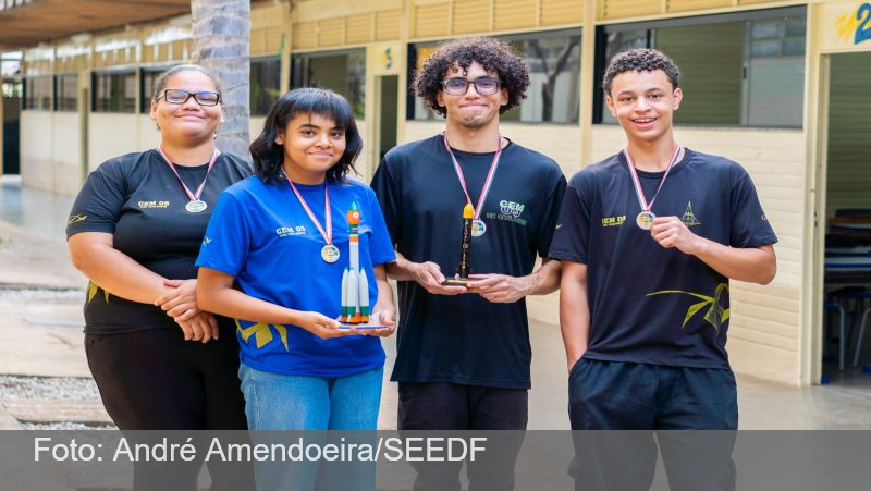 Alunos da rede pública conquistam ouro em Olimpíada Internacional de Matemática