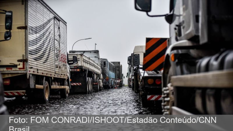 Sob pressão, governo anuncia hoje medidas para deter greve de caminhoneiros