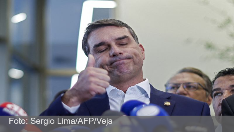 A reclamação de Flávio sobre postura da Embaixada do Brasil em Washington
