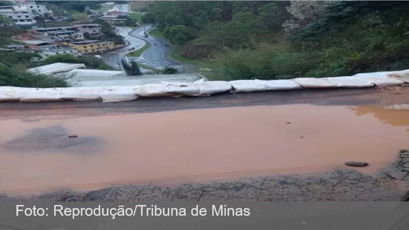 Quase 3 anos após deslizamento, rua segue interditada na Zona Leste de JF