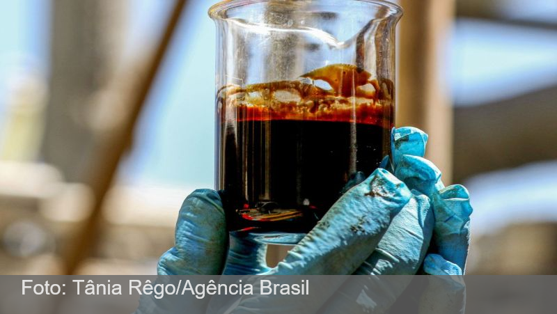 Petróleo fica perto de US$ 115 e pode ter a maior alta mensal desde 1990