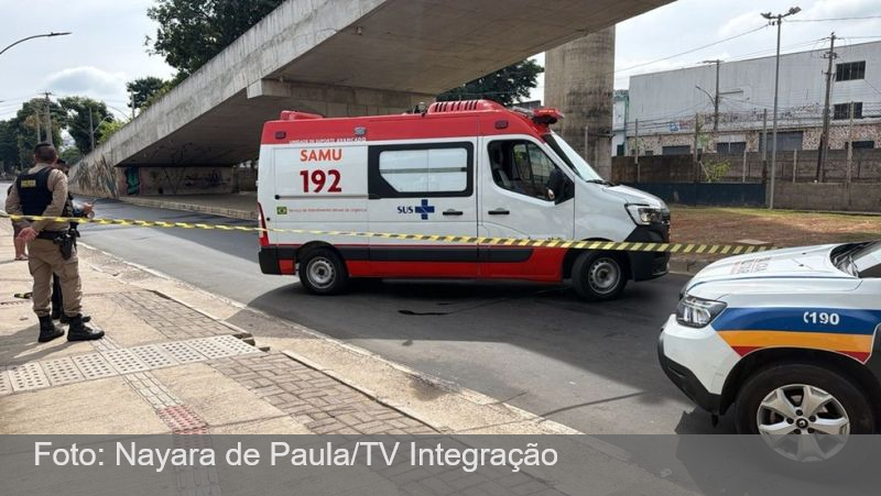Motociclista sofre acidente, bate em mureta e cai do Viaduto Roza Cabinda, em Juiz de Fora