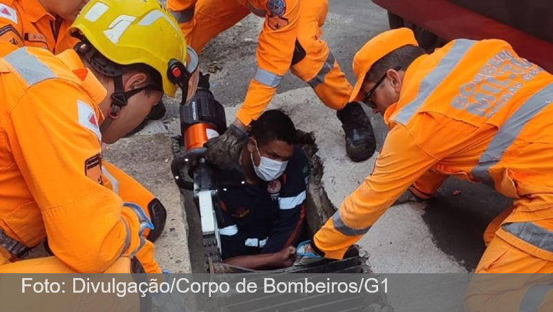 Pedestre cai em bueiro com tampa quebrada e fica ferido em Juiz de Fora