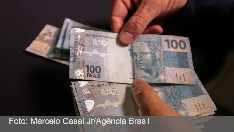 Governo Lula reduz previsão de salário mínimo de 2026