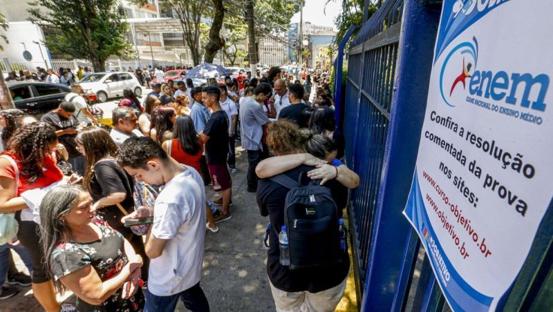 Mais de 4,3 milhões de candidatos participam hoje do Enem 2024