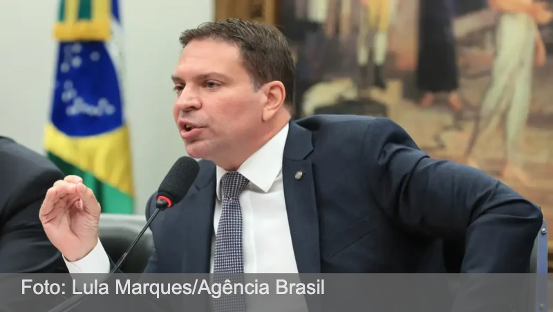 Moraes manda PF tomar providências para extradição de Ramagem