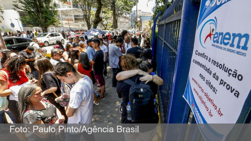 Mais de 4,3 milhões de candidatos participam hoje do Enem 2024