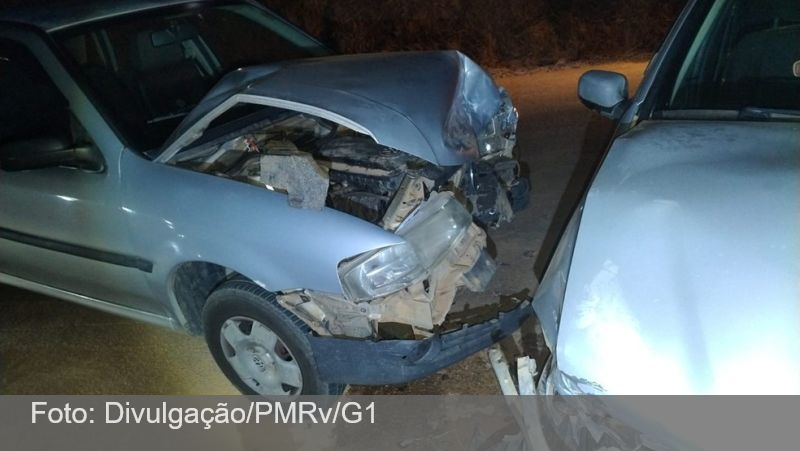 Motorista erra cálculo de distância e causa acidente com dois feridos em Descoberto