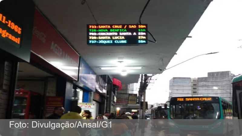 Painel com tempo de espera dos ônibus começa a funcionar na Avenida Getúlio Vargas, em Juiz de Fora