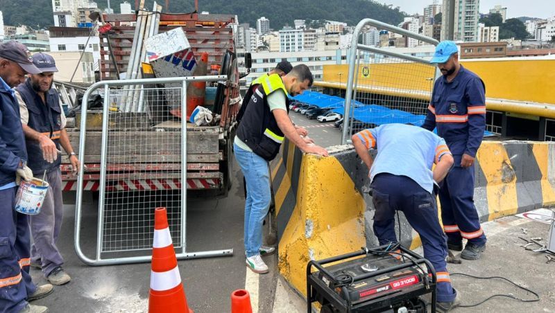 Prefeitura de Juiz de Fora inicia instalação de gradis no Viaduto Roza Cabinda
