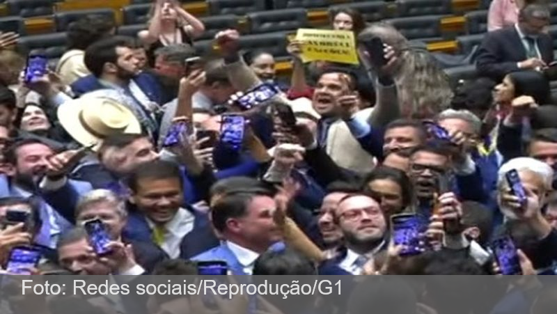 VÍDEO: Oposição comemora derrubada do veto de Lula ao PL da Dosimetria, que favorece Bolsonaro