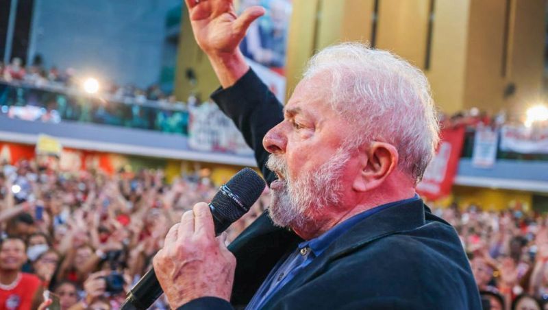 Lula, de novo, fala em 'regular' meios de comunicação