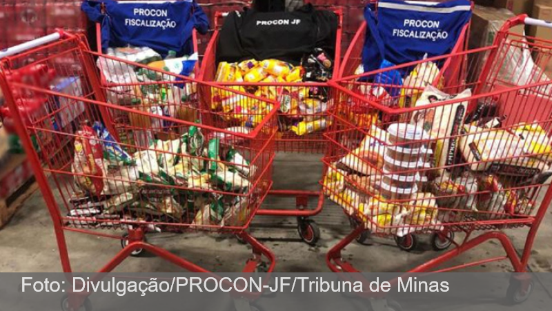 Procon/JF apreende 130 kg de produtos impróprios para consumo em supermercado da Zona Norte