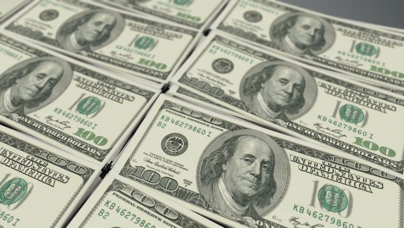 Dólar dispara e fecha a R$ 5,86, no segundo maior valor da história