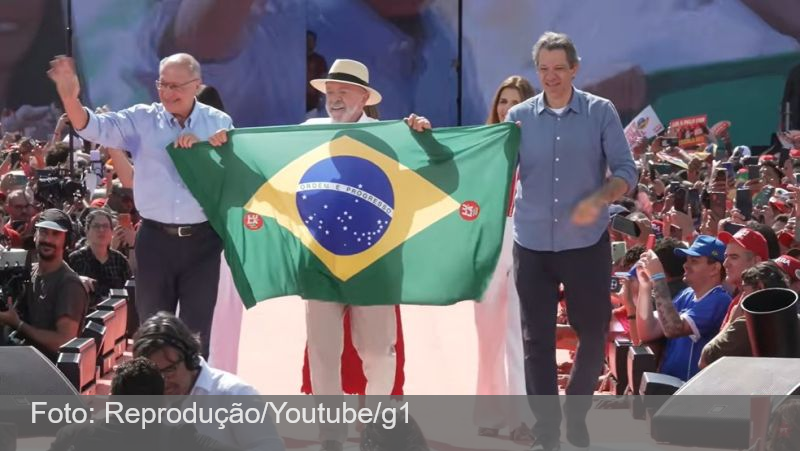 Em 1º ato de campanha, Lula promete prender líderes de facções e defende soberania; Janja canta jingle