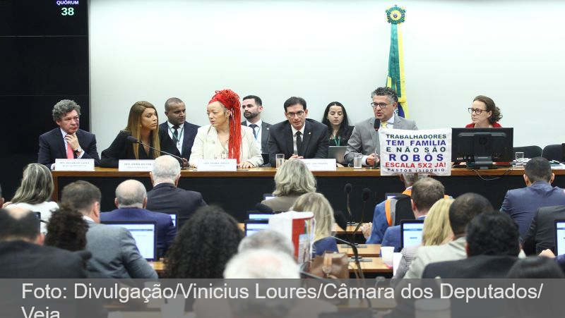 Comissão especial aprova texto-base da PEC do fim da escala 6×1