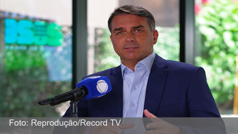 Flávio Bolsonaro sobre ter o pai como ministro: “Depende dele”