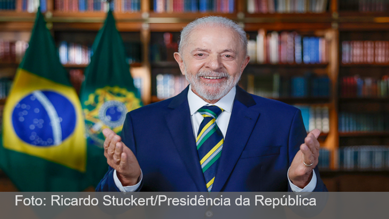 Lula sanciona lei que reajusta salário de servidores; impacto chega a R$ 73 bi