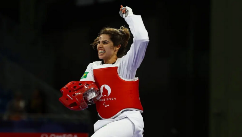 Lutadora mineira leva primeiro ouro no taekwondo em estreia nos Jogos Paralímpicos